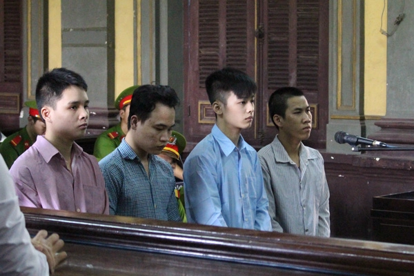 Y án tử hình “ca sĩ” kẹo kéo giết đồng nghiệp