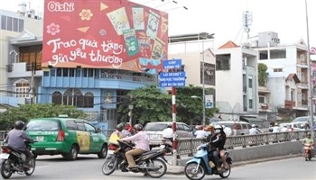 Sữa chữa cầu Kênh Tẻ, xe 3-4 bánh lưu thông đêm khuya chú ý