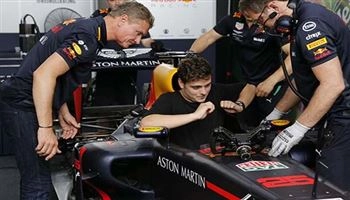 Xem cảnh xoáy xe đẳng cấp của tay đua công thức 1 David Coulthard
