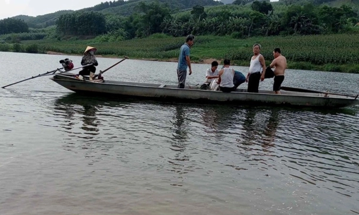 2 nữ sinh đuối nước khi ra sông Gianh tắm