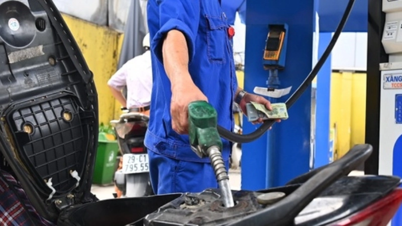 Dự báo giá xăng giảm nhẹ từ chiều mai 25/4 