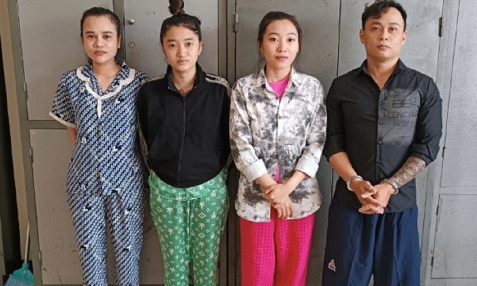 Bắt giữ nhóm đối tượng lừa kết hôn với người Trung Quốc để chiếm đoạt quà sính lễ