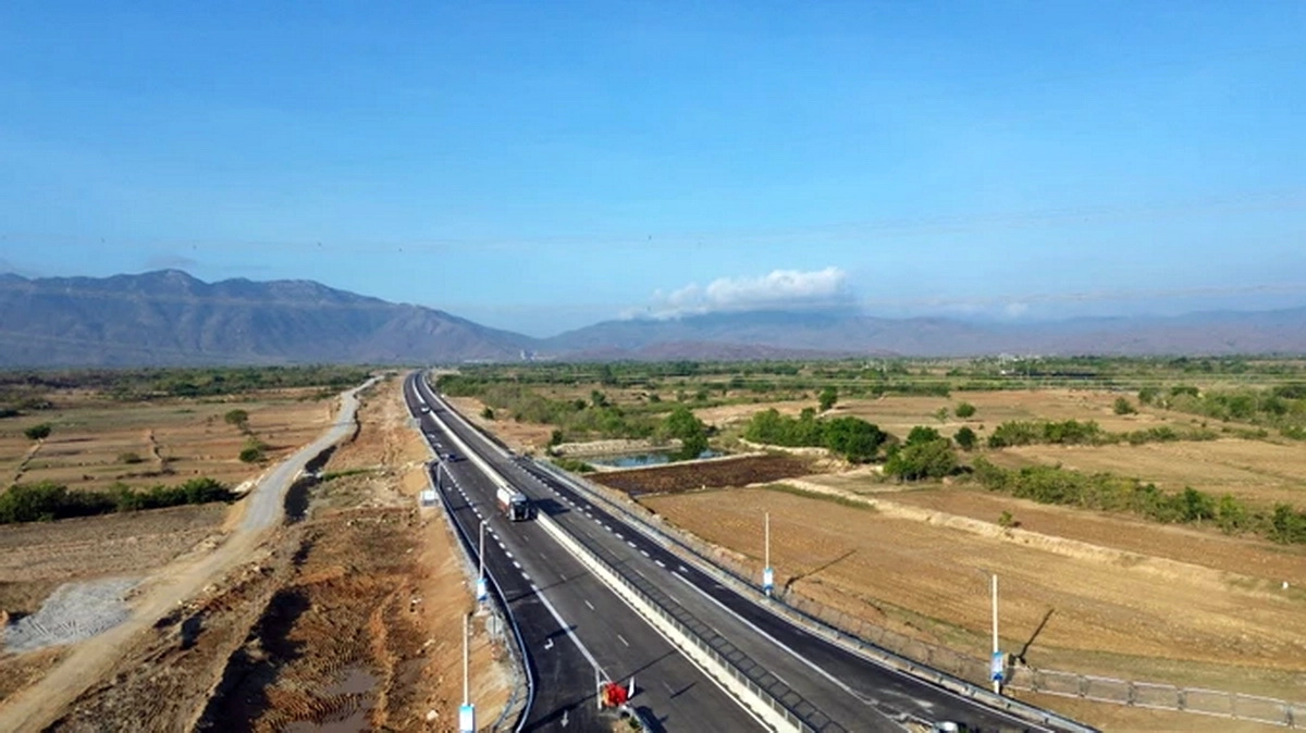 Video: Ngày đầu thông xe cao tốc Cam Lâm - Vĩnh Hảo