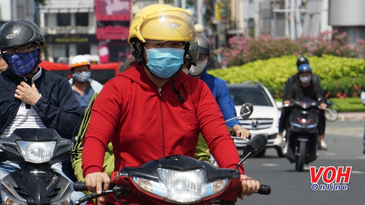 Nắng nóng bao trùm cả nước, có nơi lên đến 42 độ C 