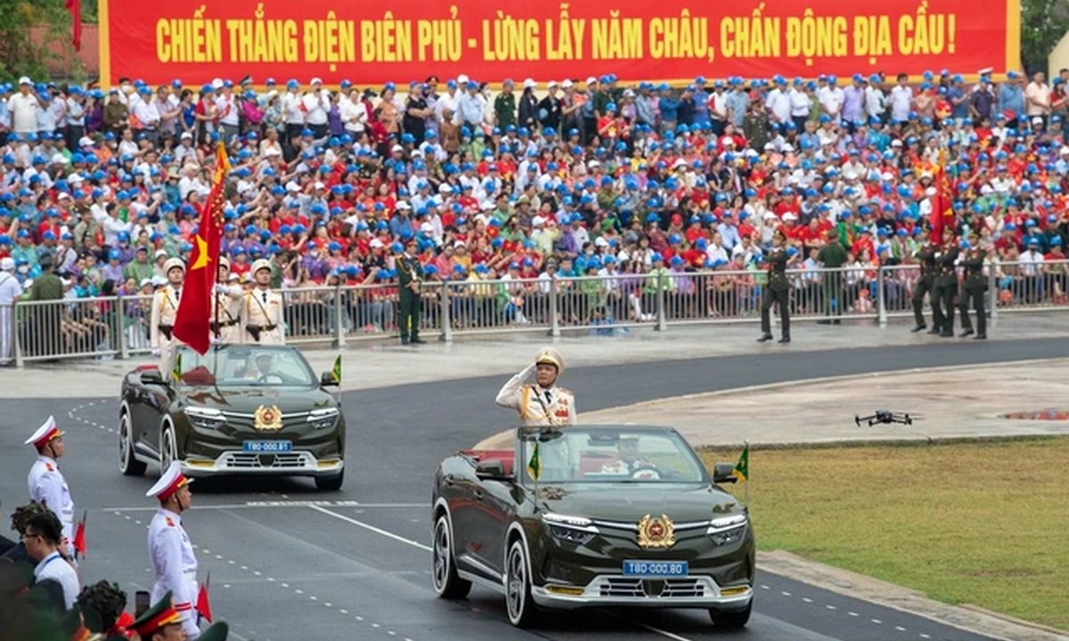 Mẫu Vinfast VF 8 đặc biệt dẫn đầu đoàn diễu binh chào mừng 70 năm chiến thắng Điện Biên Phủ