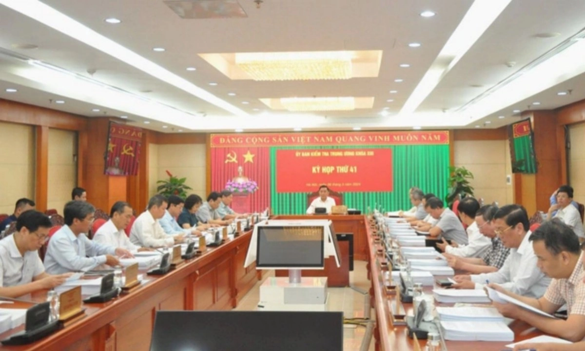 Bộ Chính trị đề nghị Trung ương kỷ luật các tập thể và cá nhân