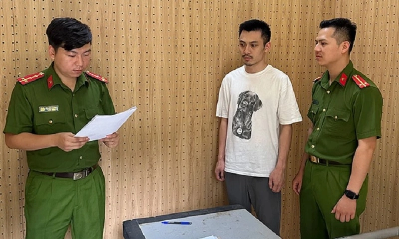 Cựu nhân viên ngân hàng bị cáo buộc chiếm đoạt tiền tỷ của khách hàng