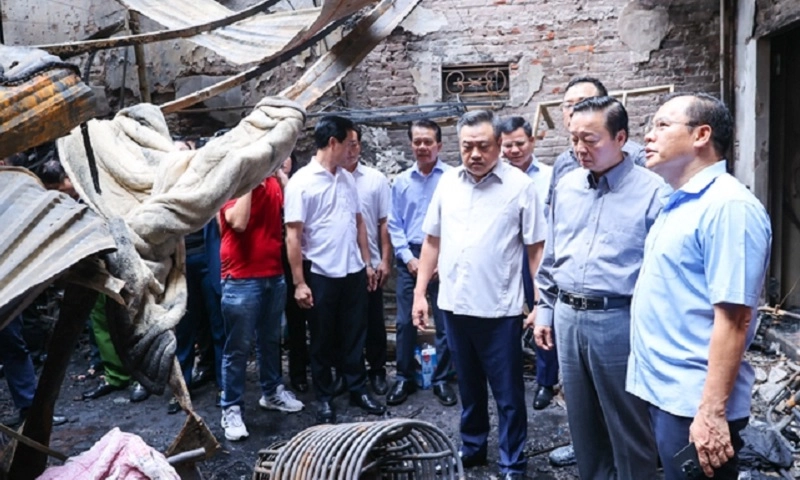  Phó Thủ tướng Trần Hồng Hà kiểm tra hiện trường vụ cháy làm 14 người chết