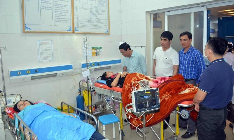 Nguyên nhân hàng chục công nhân may ở Cà Mau nhập viện sau khi ăn trưa