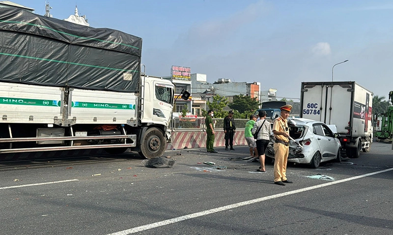 Tông xe liên hoàn 4 ô tô trên quốc lộ 1, TP Biên Hòa