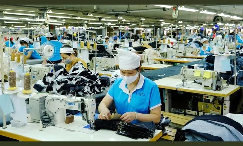 Lương tối thiểu tăng 6% từ 1/7: Lợi ích kép cho người lao động và doanh nghiệp