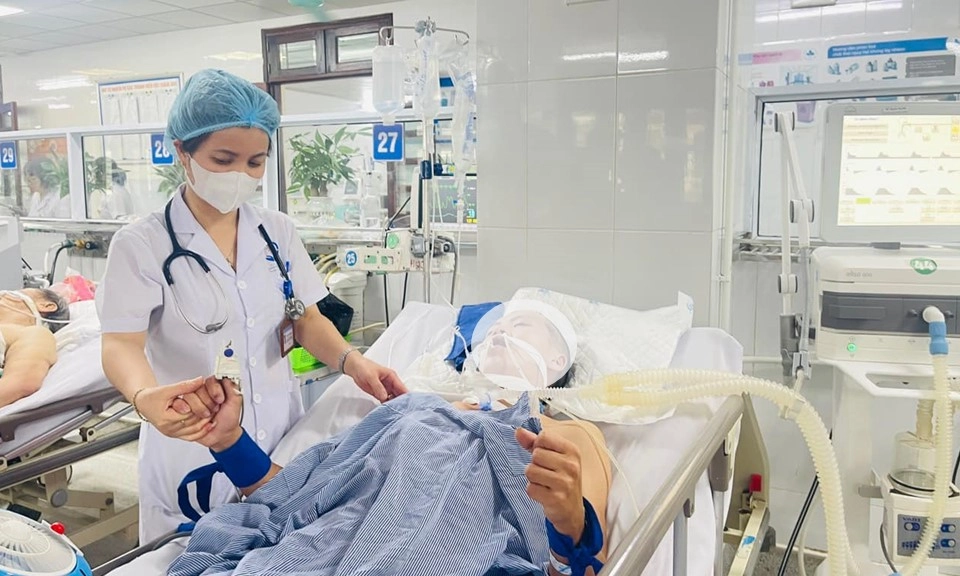 2 thanh niên người dân tộc suýt mất mạng vì bị rắn cạp nia cắn khi ngủ