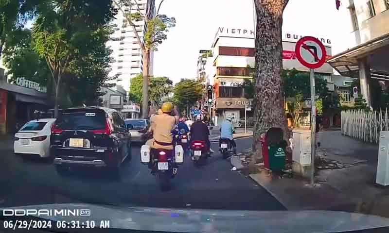 TPHCM: Cảnh sát giao thông hỗ trợ sản phụ kịp đến bệnh viện sanh nở