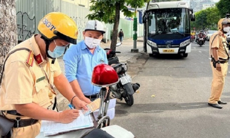 TPHCM tồn tại 87 vị trí đón, trả khách không đúng nơi quy định 