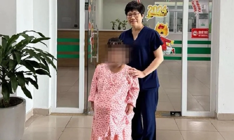 Người phụ nữ cao 1,3m sinh con thành công 