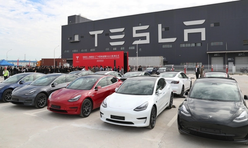 Trung Quốc lần đầu tiên cho phép mua xe Tesla làm xe công