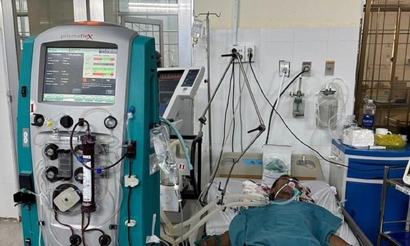 Nguy kịch vì nhậu bằng cồn rửa tay thay rượu