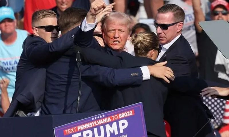 Cựu Tổng thống Donald Trump lên tiếng sau khi bị bắn