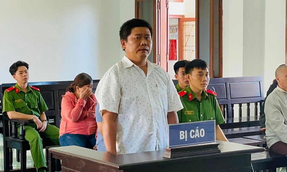 Chém trọng thương anh họ vì nghi nhìn lén vợ tắm, lãnh 4 năm tù