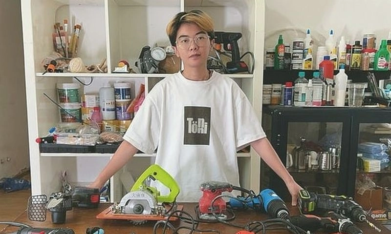 Cô gái truyền cảm hứng cho phụ nữ độc thân với video hướng dẫn sửa nhà