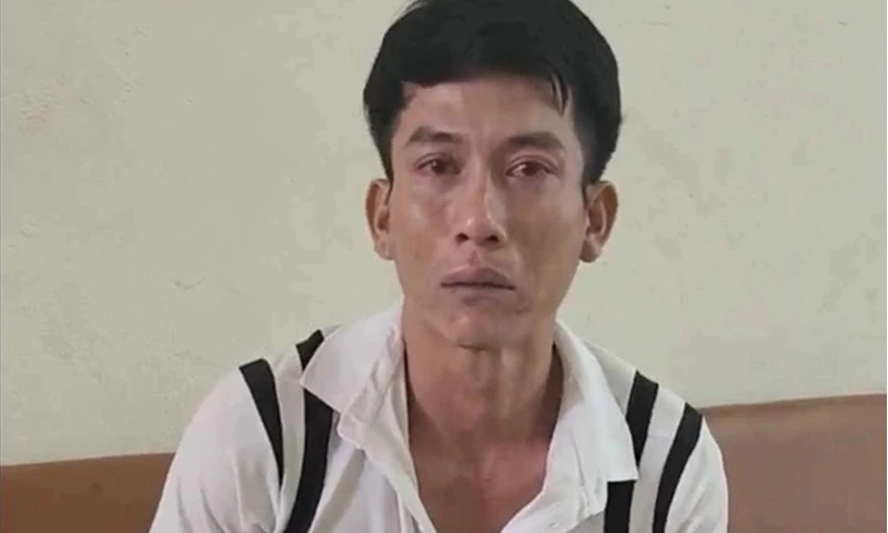 Thanh niên đột nhập qua mái tôn, vơ sạch điện thoại trong cửa hàng đem bán