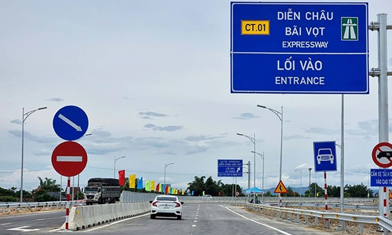 Phân luồng trên cao tốc Diễn Châu - Bãi Vọt để xây đảo thu phí