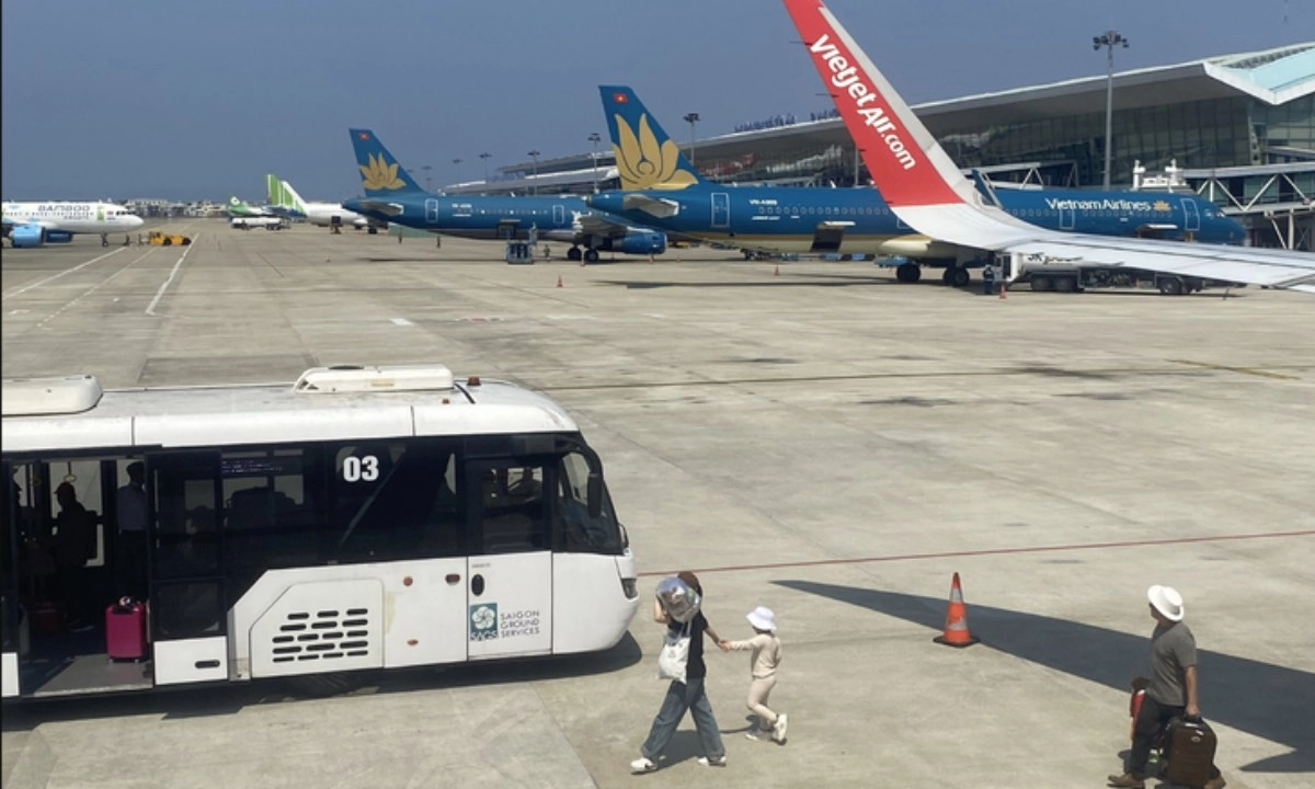 Tung tin có lựu đạn trong vali, hành khách bị cấm bay 1 năm