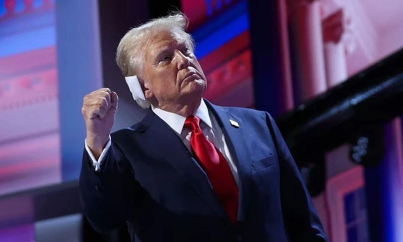 Lãnh đạo FBI không xác định được ông Donald Trump trúng đạn hay mảnh đạn