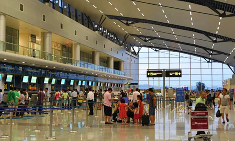 Bị cấm bay 12 tháng vì tung tin có lựu đạn trên máy bay