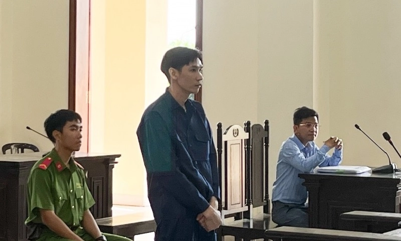Xét xử quản lý chiếm đoạt hàng ngàn lọ thuốc trong kho để bán ra ngoài