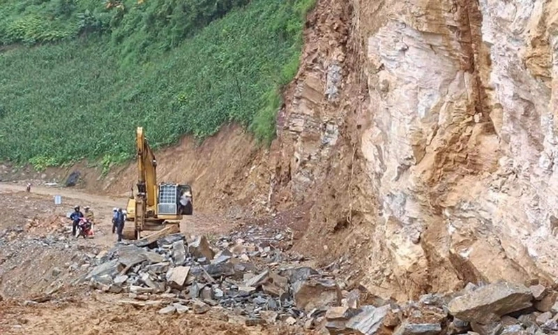2 cha con ở Hà Giang tử vong vì lở đá
