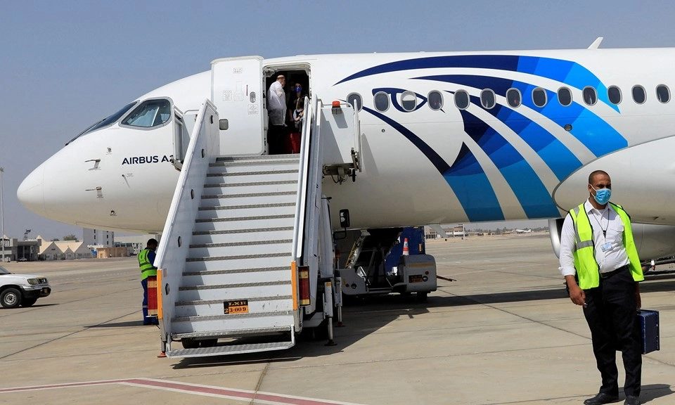 Anh, Ai Cập cảnh báo các hãng hàng không tránh không phận Iran, Lebanon