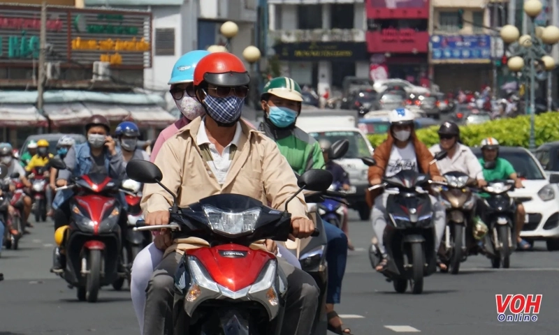 Thời tiết TPHCM 1/11: Ngày nắng oi, đêm mưa dông kèm gió giật mạnh