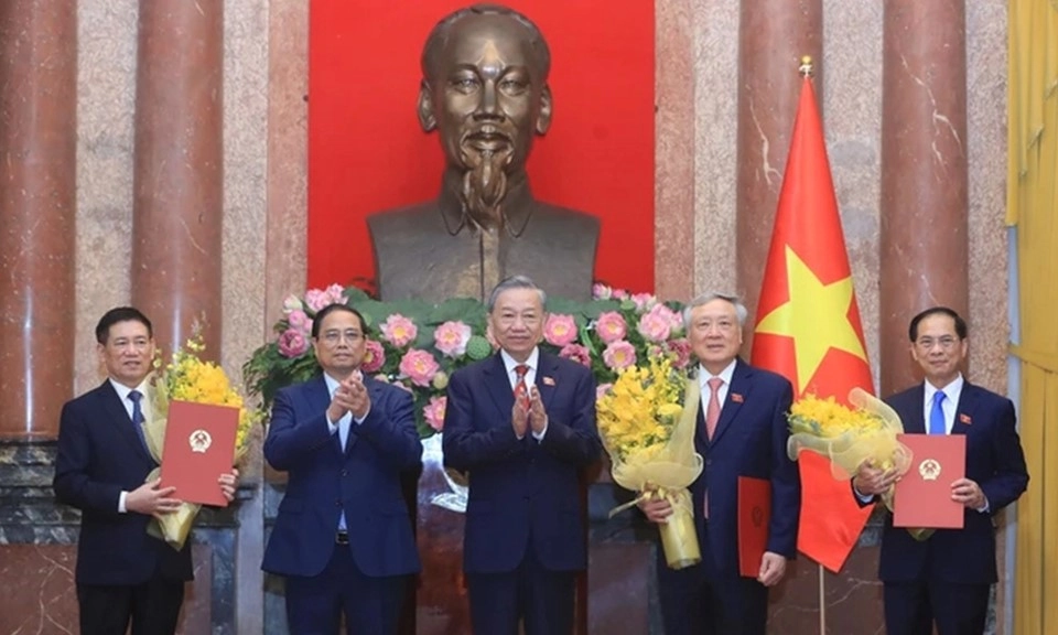 Tổng Bí thư, Chủ tịch nước trao quyết định bổ nhiệm 3 Phó Thủ tướng và 2 Bộ trưởng