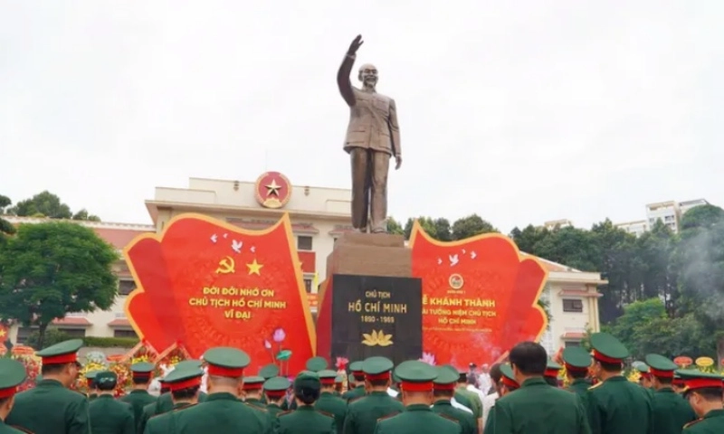 Quân khu 7 Khánh thành Đài tưởng niệm Chủ tịch Hồ Chí Minh 