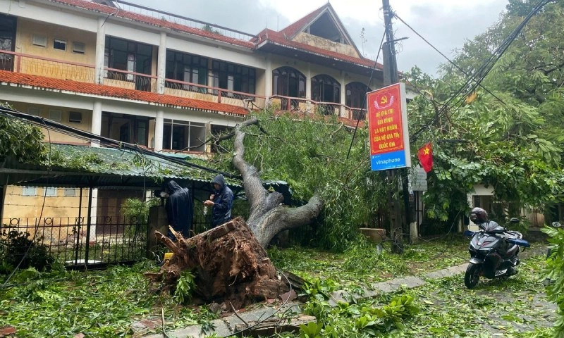 Nhiều trường đại học tiếp tục cho sinh viên nghỉ học sau bão Yagi