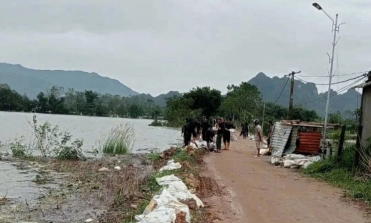 Thủ tướng yêu cầu đảm bảo an toàn đê điều, sẵn sàng lực lượng khi có sự cố