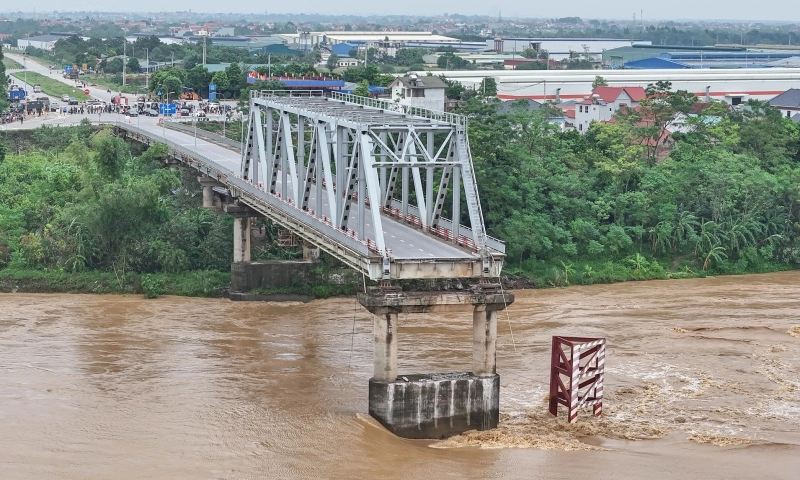 Đơn vị nào chịu trách nhiệm vụ sập cầu Phong Châu? 