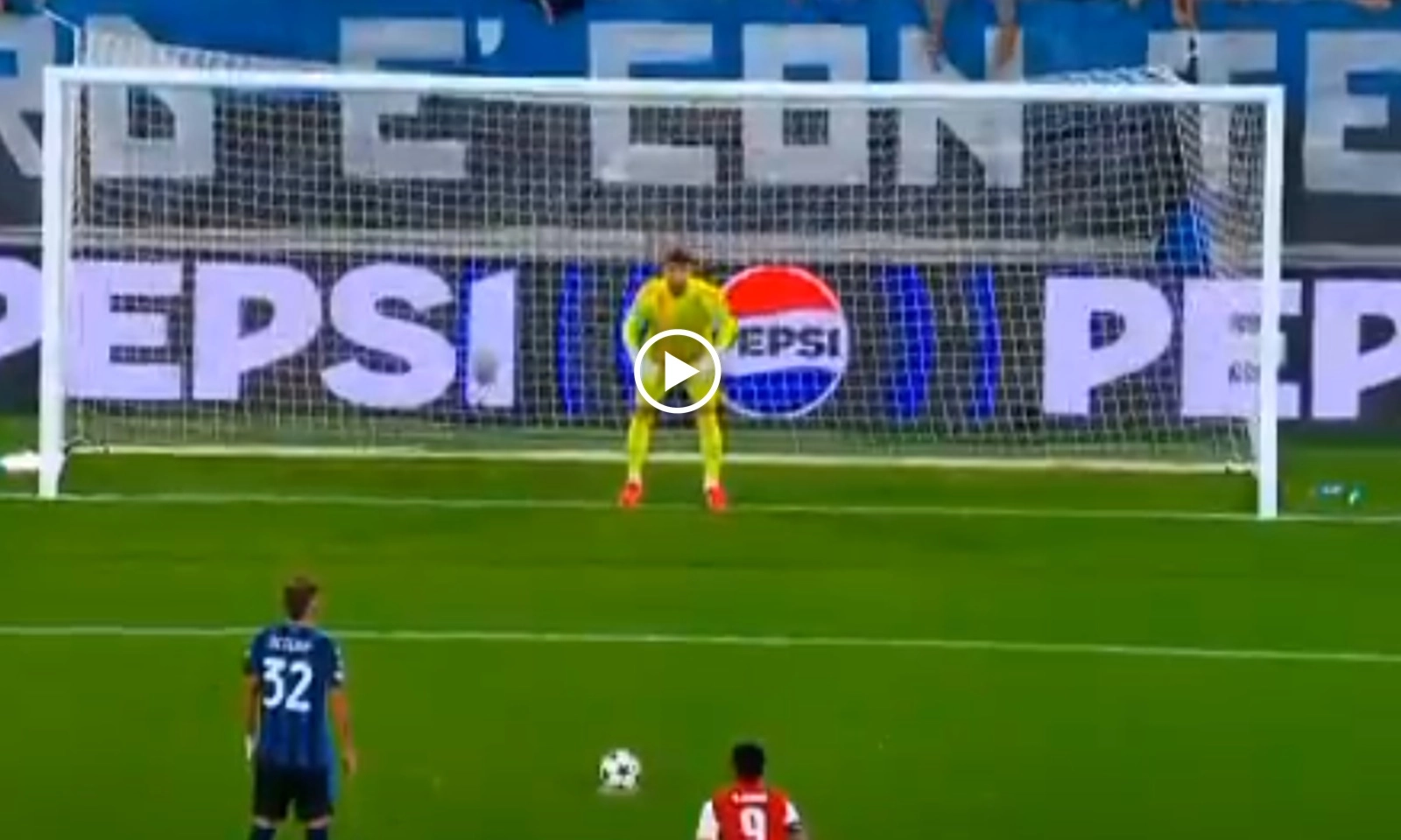 VIDEO: David Raya “xuất quỷ nhập thần” giúp Arsenal thoát nạn 