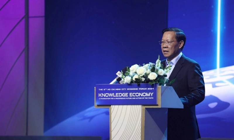 Chủ tịch UBND TPHCM Phan Văn Mãi và Giáo sư Klaus Schwab bàn về kinh tế tri thức