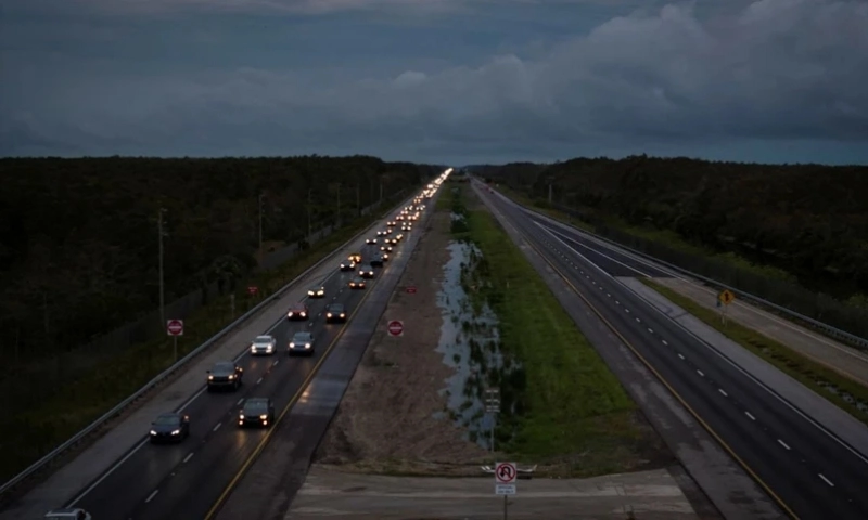 Mỹ: Người dân Florida khẩn trương ứng phó siêu bão Milton 