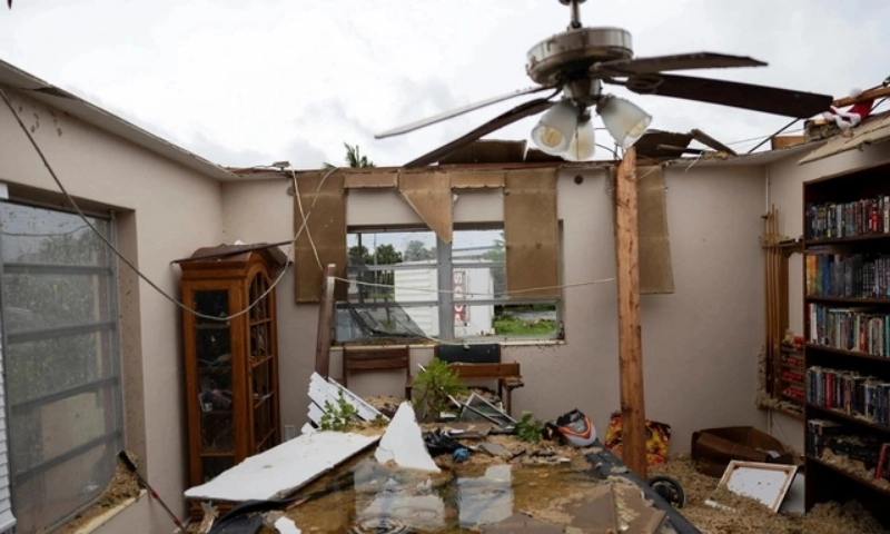 Bão Milton tấn công Florida, đe dọa gây sóng thần cao 4m