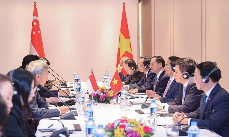 Thủ tướng Chính phủ Phạm Minh Chính và Thủ tướng Singapore Lawrence Wong hội đàm