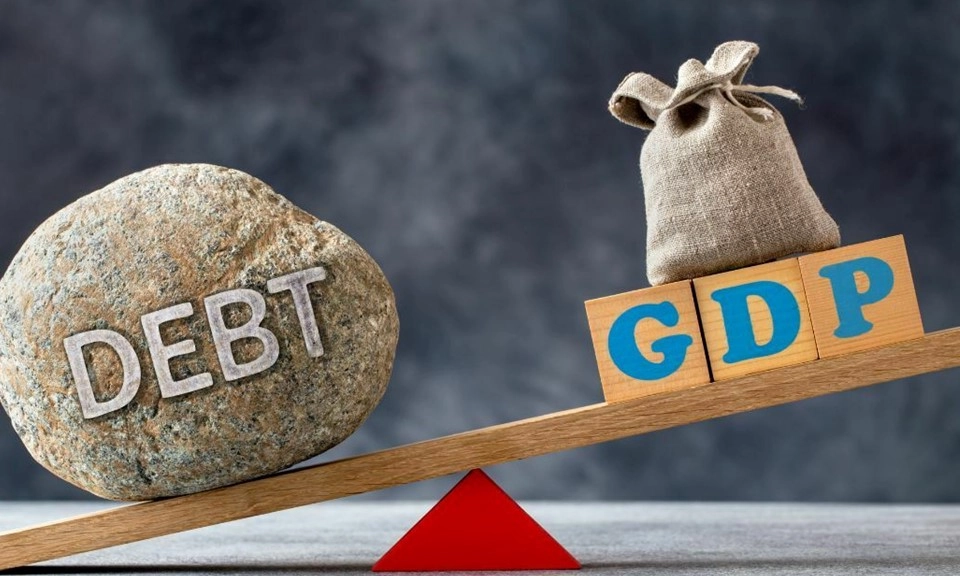 IMF cảnh báo: Nợ công toàn cầu sẽ vượt 100.000 tỷ USD 