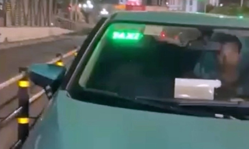Taxi đi ngược chiều còn không nhường đường, bị xử phạt nặng