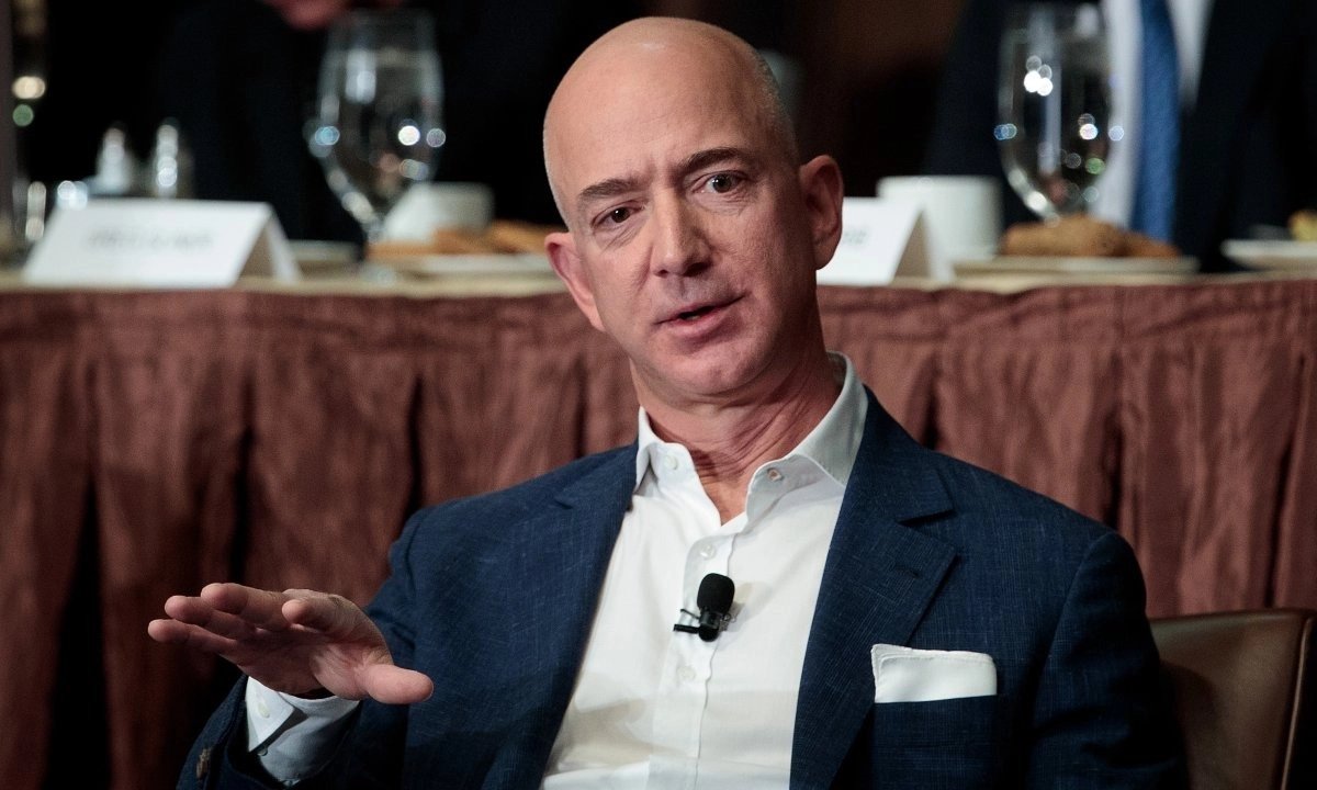 Tỷ phú Jeff Bezos muốn hỗ trợ nghị sự của ông Trump