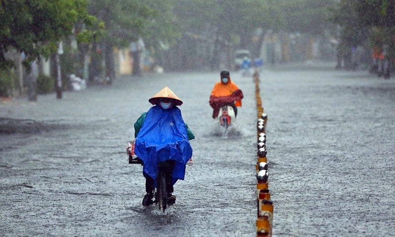 Biển Đông xuất hiện vùng áp thấp, Nam Trung Bộ mưa kéo dài