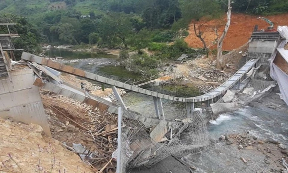 Hà Giang: Sập cầu Lũng Cáng dài 44m khi đang thi công