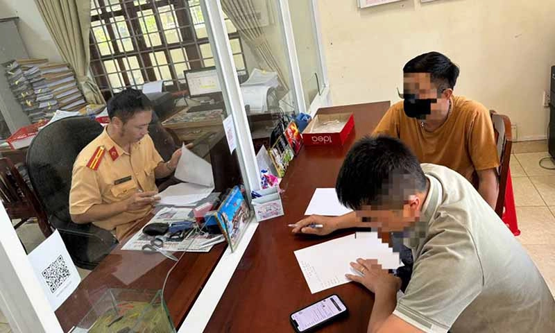 Từ 1/1/2025: nồng độ cồn, vượt đèn đỏ, đi ngược chiều đều phạt 18 - 20 triệu