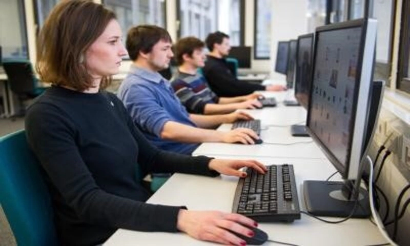 Ngồi lâu làm tăng nguy cơ suy tim, ngay cả khi tập thể dục đều đặn